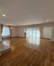 1481 Benedict Canyon Dr in Beverly Hills, CA - Foto de edificio - Building Photo