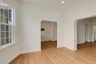 213 7th St in Oakland, CA - Foto de edificio - Building Photo