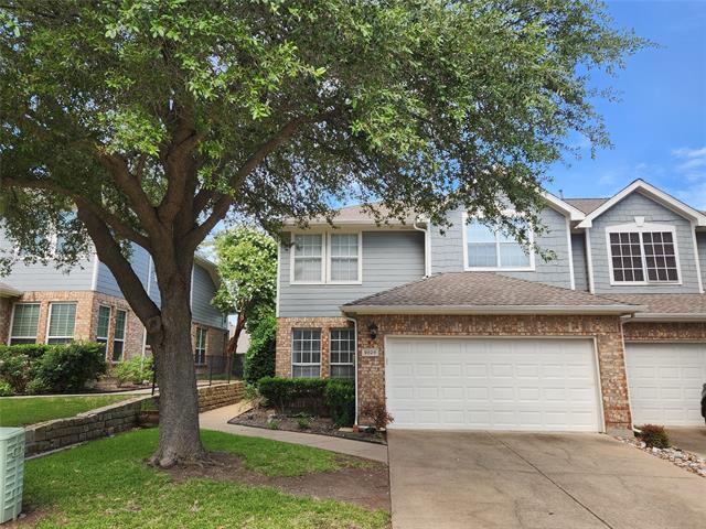 9829 Castlewood Dr in Plano, TX - Foto de edificio - Building Photo