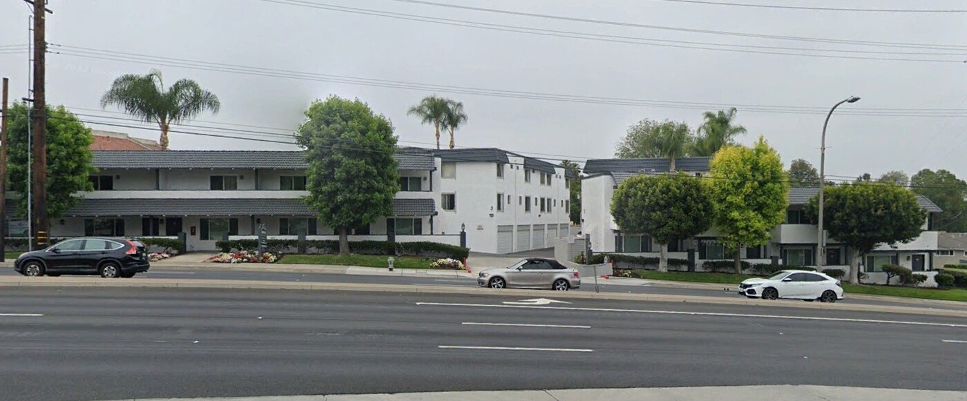 Stonewood Apartments in Brea, CA - Building Photo