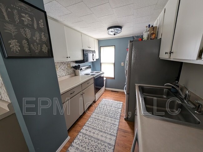 608 8th Ave SW in Independence, IA - Building Photo - Building Photo