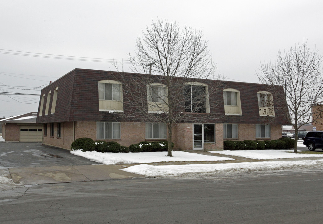 3180 Valerie Arms Dr in Dayton, OH - Building Photo