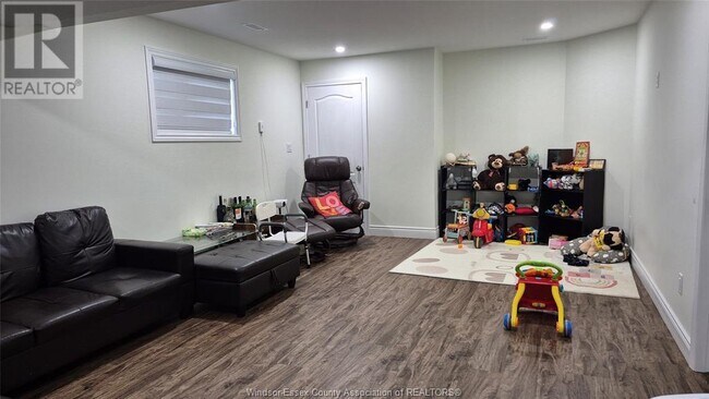 2442 Lambton St in Windsor, ON - Building Photo - Building Photo