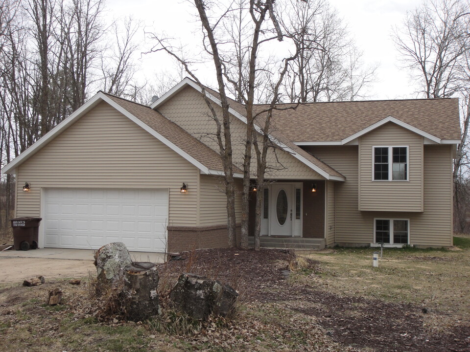 1336 Rodeo Dr NW in Bemidji, MN - Building Photo