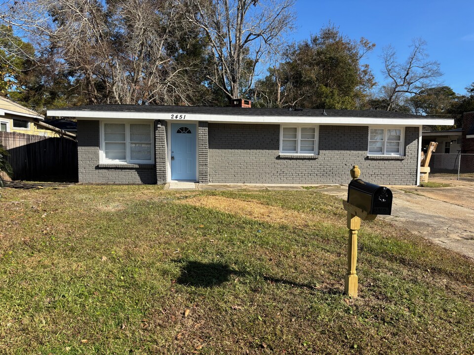 2451 Dauphin Island Pkwy in Mobile, AL - Building Photo