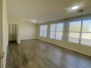 2401 Living Rock Ave in Las Vegas, NV - Building Photo - Building Photo