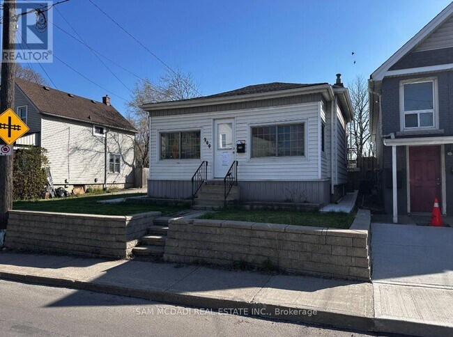 266 Beach Rd in Hamilton, ON - Building Photo - Building Photo