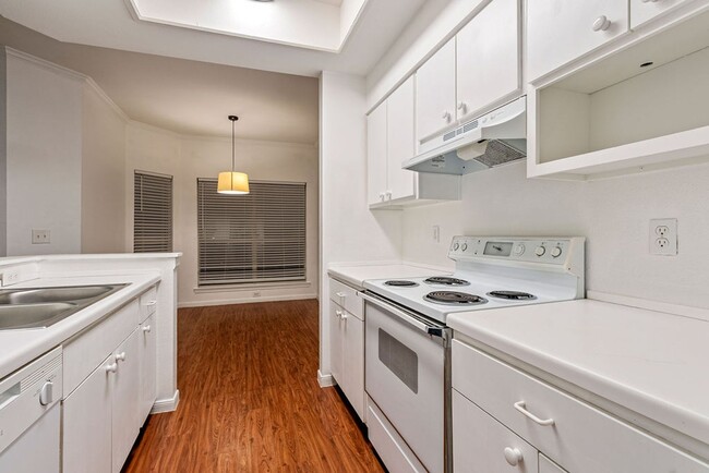 6000-16 Shepherd Mountain Cove in Austin, TX - Building Photo - Building Photo