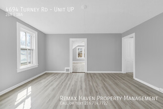 4694 Turney Rd in Garfield Heights, OH - Foto de edificio - Building Photo
