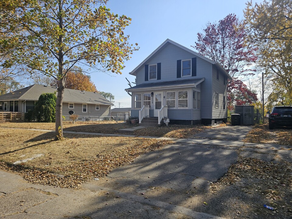 2439 Logan Ave in Des Moines, IA - Building Photo