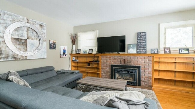 Charming 2+ DEN Whole Home Rental in Old in London, ON - Building Photo - Building Photo