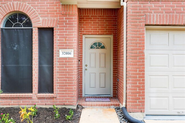 32006 Annice Ln in Pinehurst, TX - Building Photo - Building Photo