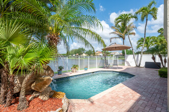 1410 Seabay Rd in Weston, FL - Building Photo - Building Photo