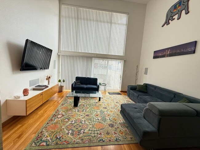 221 Island Ave in San Diego, CA - Building Photo - Building Photo