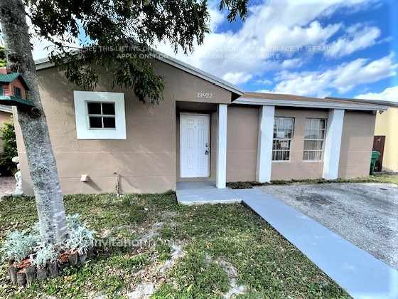 19922 NW 67th Pl in Hialeah, FL - Building Photo - Building Photo