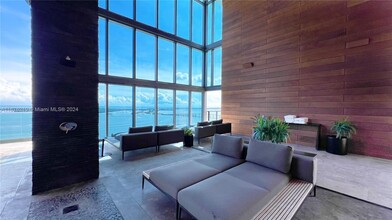 1451 Brickell Ave, Unit 2406 in Miami, FL - Foto de edificio - Building Photo