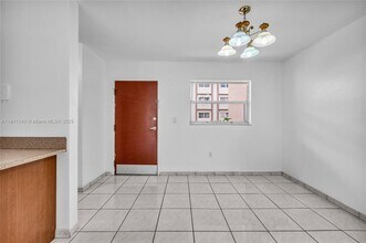 325 NW 72nd Ave in Miami, FL - Building Photo - Building Photo