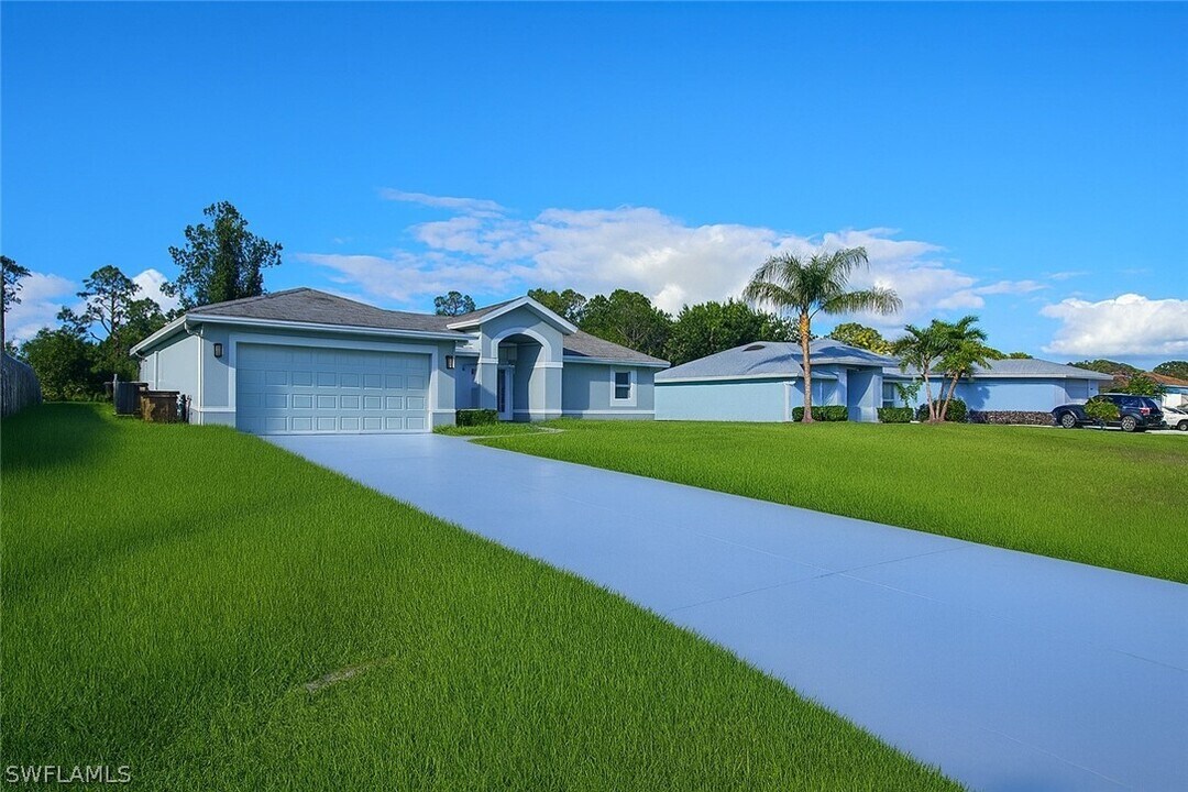 116 Ridgemont Dr in Lehigh Acres, FL - Building Photo
