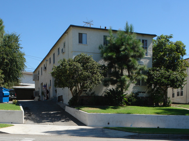 2383 Mira Vista Ave in Montrose, CA - Foto de edificio - Building Photo