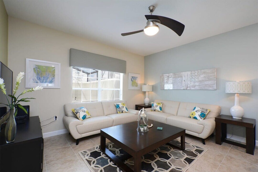4879 Clock Tower Dr in Kissimmee, FL - Building Photo