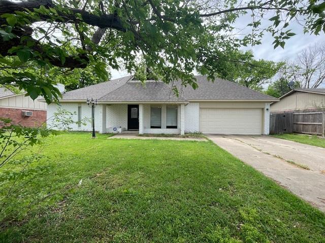 1224 Timbercreek Rd in Benbrook, TX - Building Photo