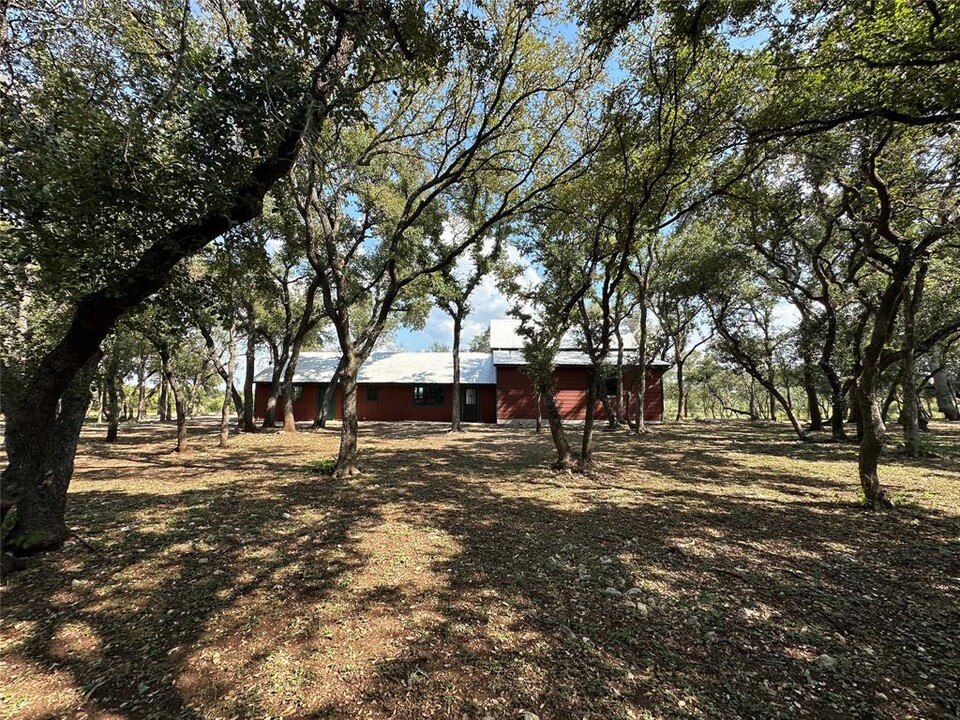 215 Hy Rd in Buda, TX - Building Photo