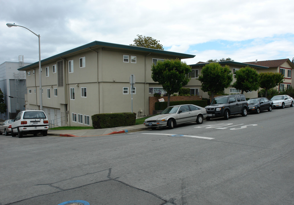 70 Broadway in Millbrae, CA - Building Photo