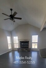 608 Stoney Kirk Cir in Branson West, MO - Foto de edificio - Building Photo
