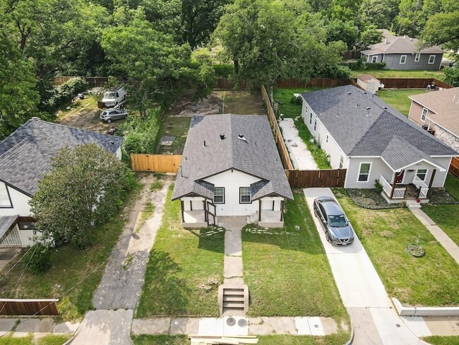 2833 Marburg St, Unit A in Dallas, TX - Building Photo - Building Photo