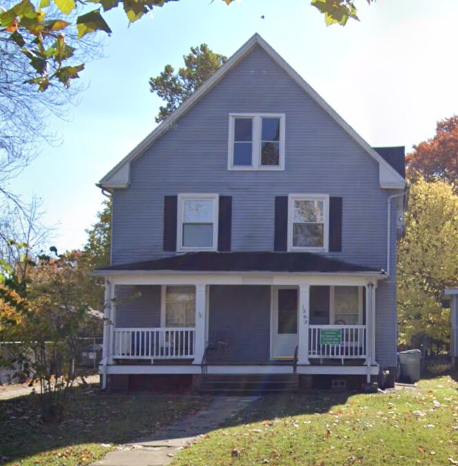 1383 W Main St in Decatur, IL - Foto de edificio