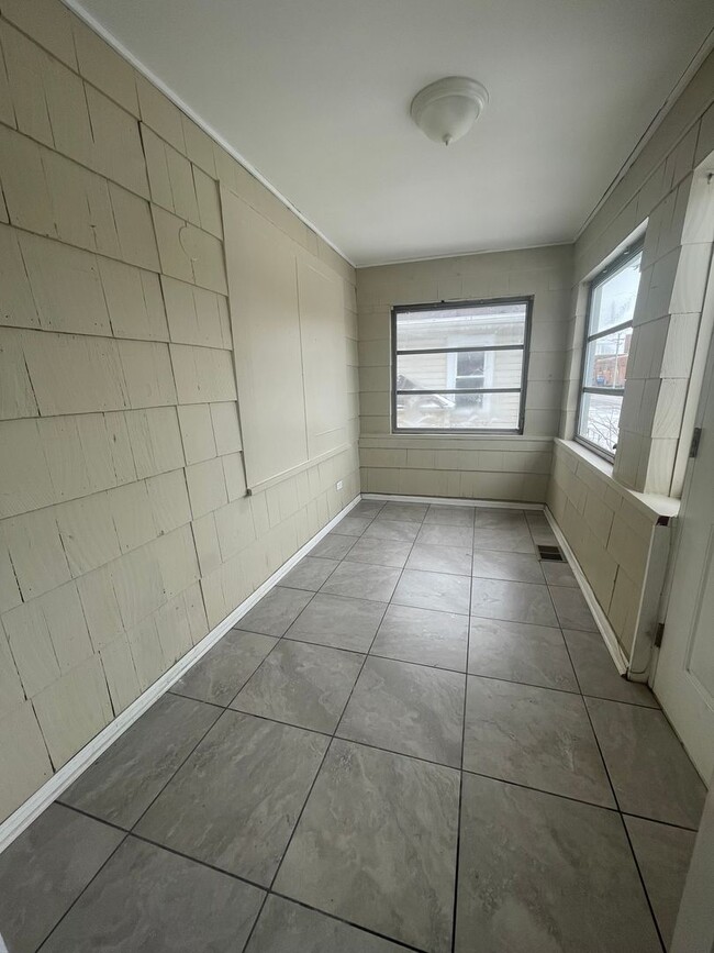 323 157th St in Calumet City, IL - Building Photo - Building Photo