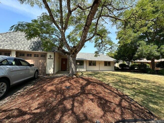 3835 NW Camas Pl in Corvallis, OR - Foto de edificio - Building Photo