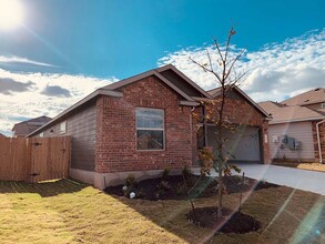 6905 Colorado Bluffs Rd in Austin, TX - Foto de edificio - Building Photo