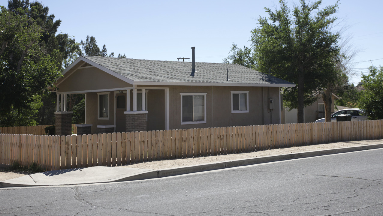 15409 5th St in Victorville, CA - Building Photo