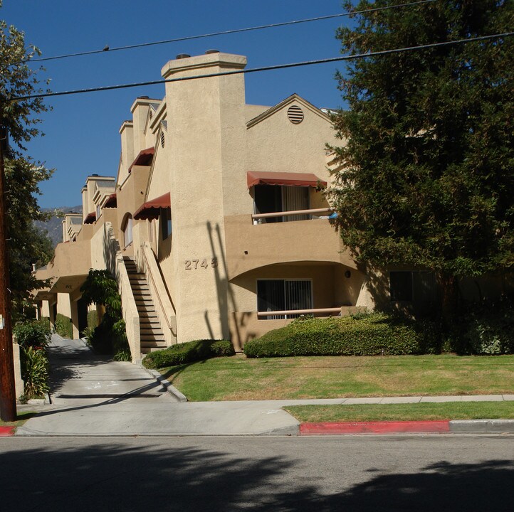 2745 Piedmont Ave in La Crescenta, CA - Building Photo