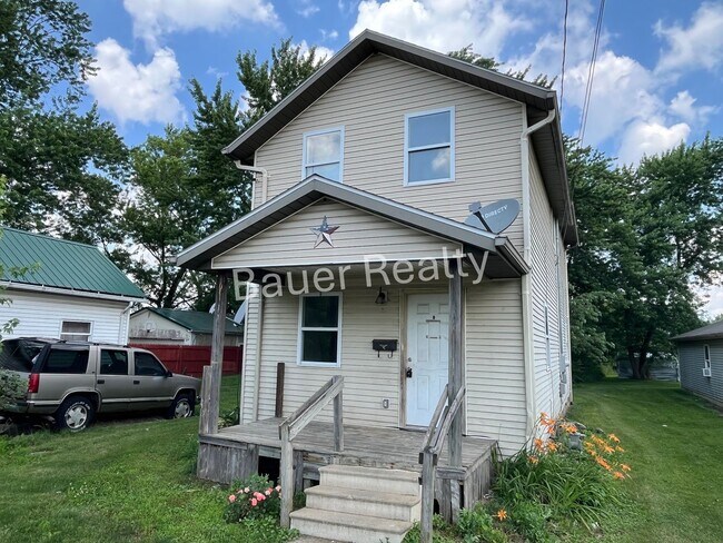 612 Pleasant St in Willard, OH - Building Photo - Building Photo