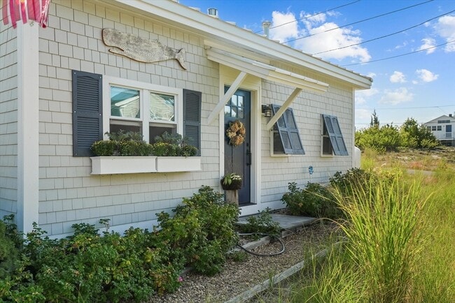 128 Old Point Rd
