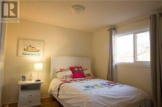 235 River Oaks Blvd W in Oakville, ON - Building Photo - Building Photo