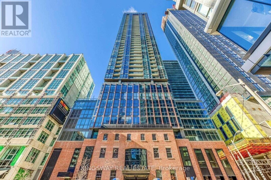 88-1088 Blue Jays Way in Toronto, ON - Building Photo