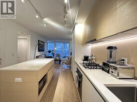 657 Whiting Way in Vancouver, BC - Building Photo