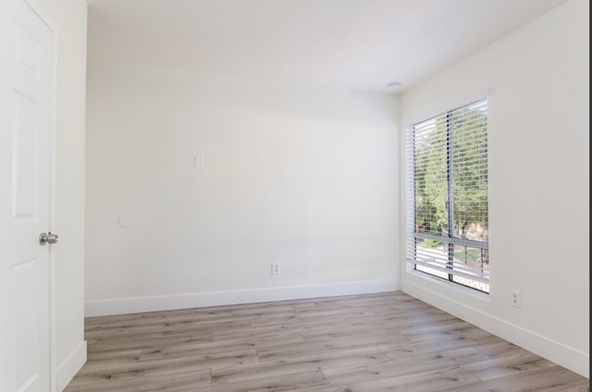 1051 Rock Springs Rd in Escondido, CA - Building Photo - Building Photo