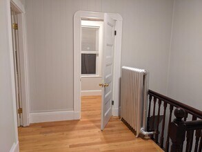 25 Moreland St, Unit 2 in Somerville, MA - Foto de edificio - Building Photo