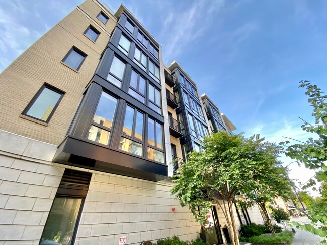 property at 1405 W St NW