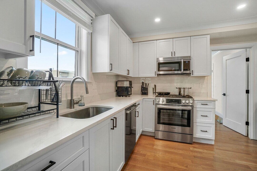 32 Blaine St in Boston, MA - Building Photo