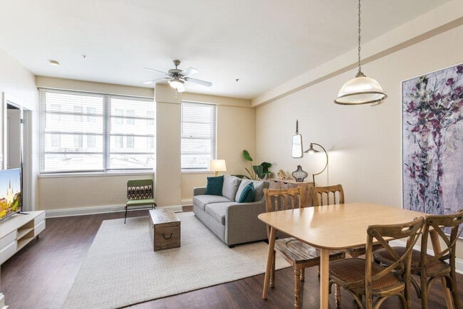 925 Common St, Unit ID1266900P in New Orleans, LA - Foto de edificio - Building Photo