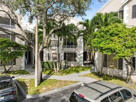 2871 N Oakland Forest Dr in Fort Lauderdale, FL - Building Photo