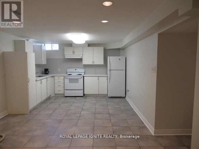 6 Royal Pine Ave in Vaughan, ON - Building Photo - Building Photo