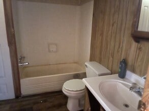 6119 Holy Cross Rd in Loretto, KY - Building Photo - Building Photo