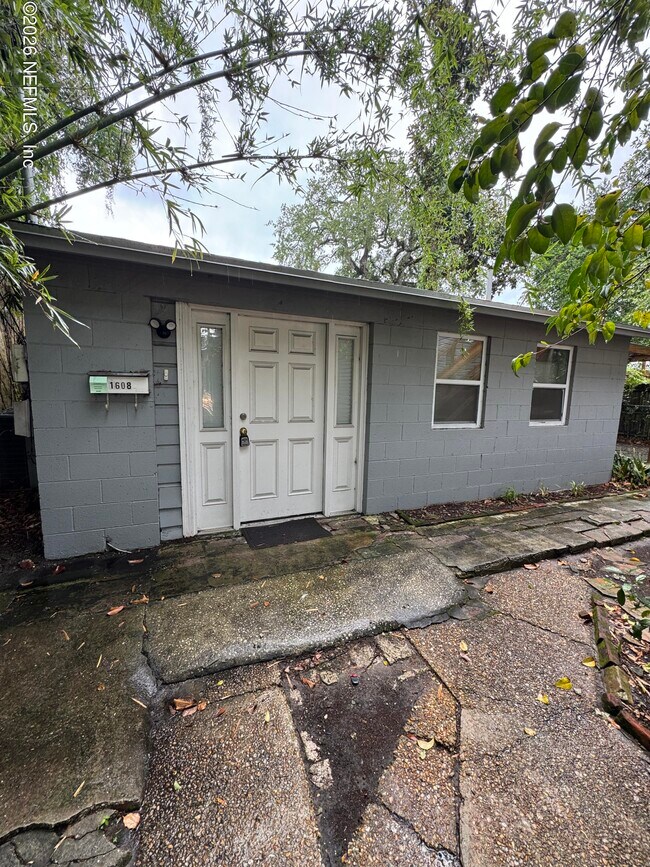 property at 1604 Cherry St