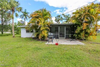 159 5th St S in Naples, FL - Building Photo - Building Photo